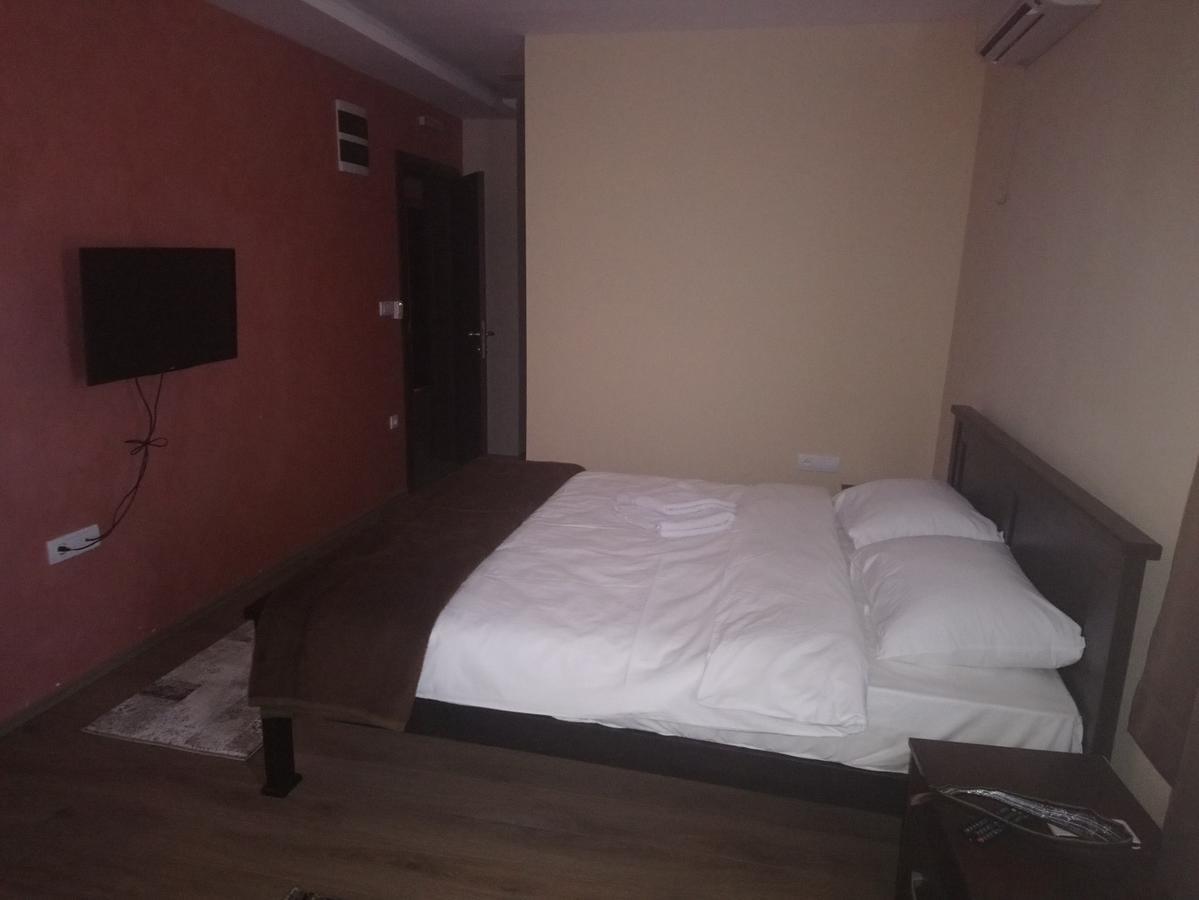 Prenociste Hrast Hostel Paracin Exterior photo